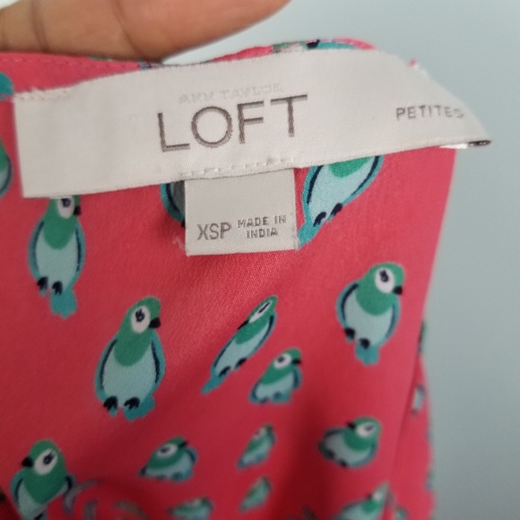 LOFT Printed sleeveless top in size XSP *N2 - Picture 3 of 4